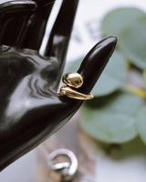 RAËLIV - Teardrop Ring - Gold - CoCapsules