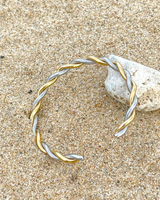 RAËLIV - Twist Cuff Bracelet - CoCapsules