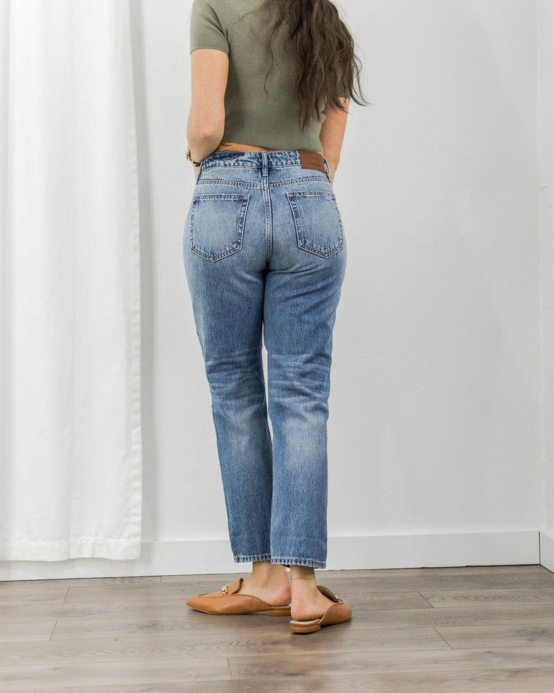  Hidden Jeans - Mom Jeans - Mid Wash - CoCapsules