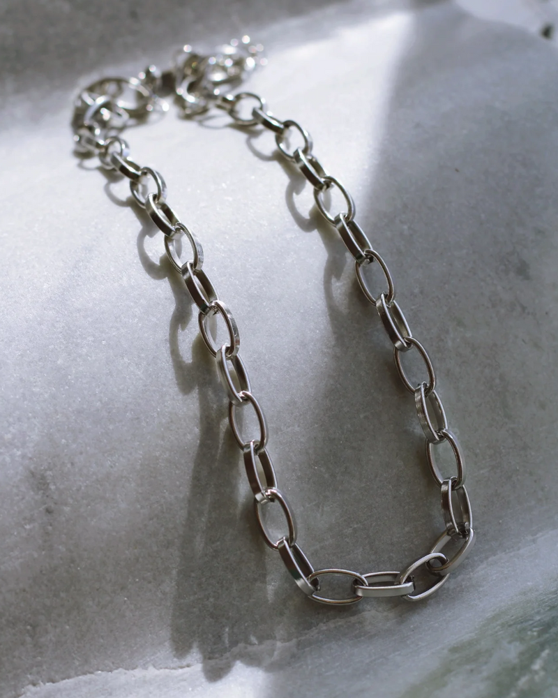  RAËLIV - XL Paperclip Necklace - White Gold - CoCapsules