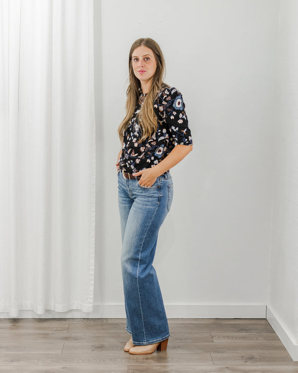 Clean Straight Jeans - Mid Wash