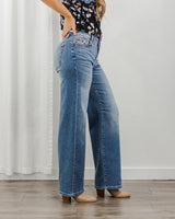 Clean Straight Jeans - Mid Wash