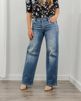 Clean Straight Jeans - Mid Wash