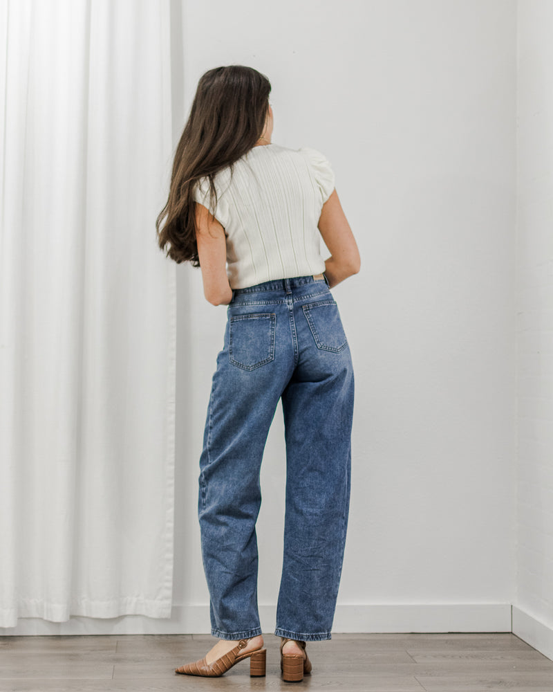  Molly Bracken - Barrel Leg Jeans - CoCapsules