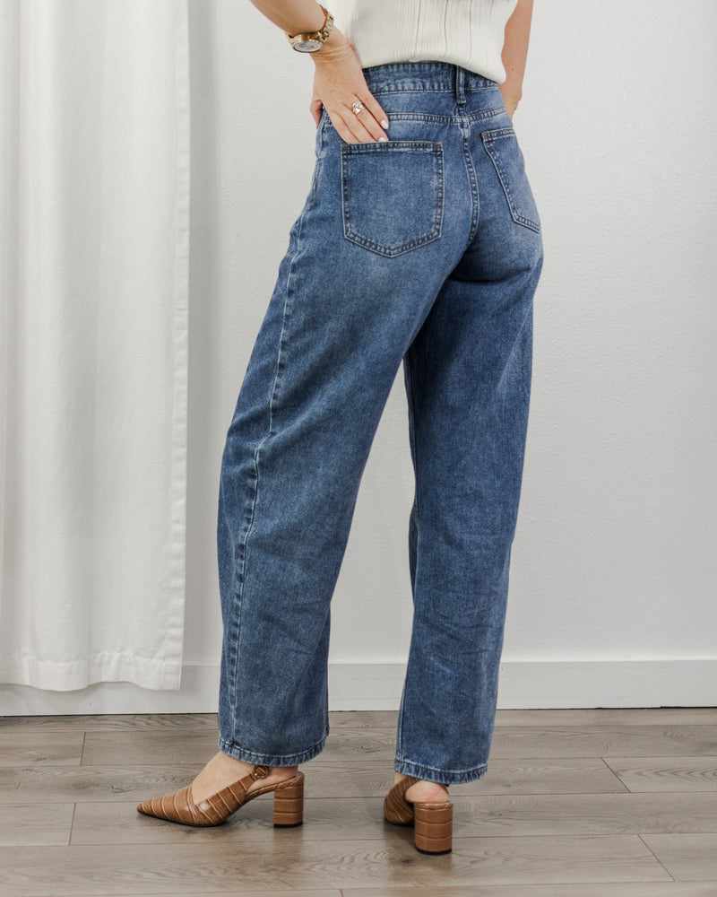  Molly Bracken - Barrel Leg Jeans - CoCapsules