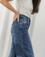  Molly Bracken - Barrel Leg Jeans - CoCapsules