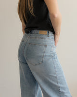 Barrel Leg Jeans - Light Wash