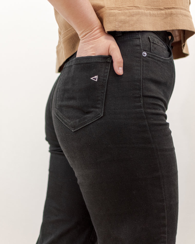  Hidden Jeans - Subtle Flare Jeans - CoCapsules